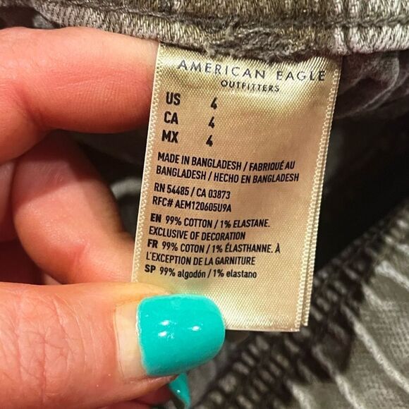 American Eagle Tomgirl Shorts Stretch Denim Drawcord Elastic Waist Green Size 4 - Picture 6 of 7